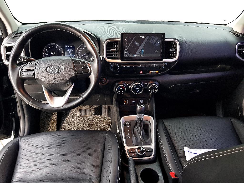 HYUNDAI Venue - Vista 5