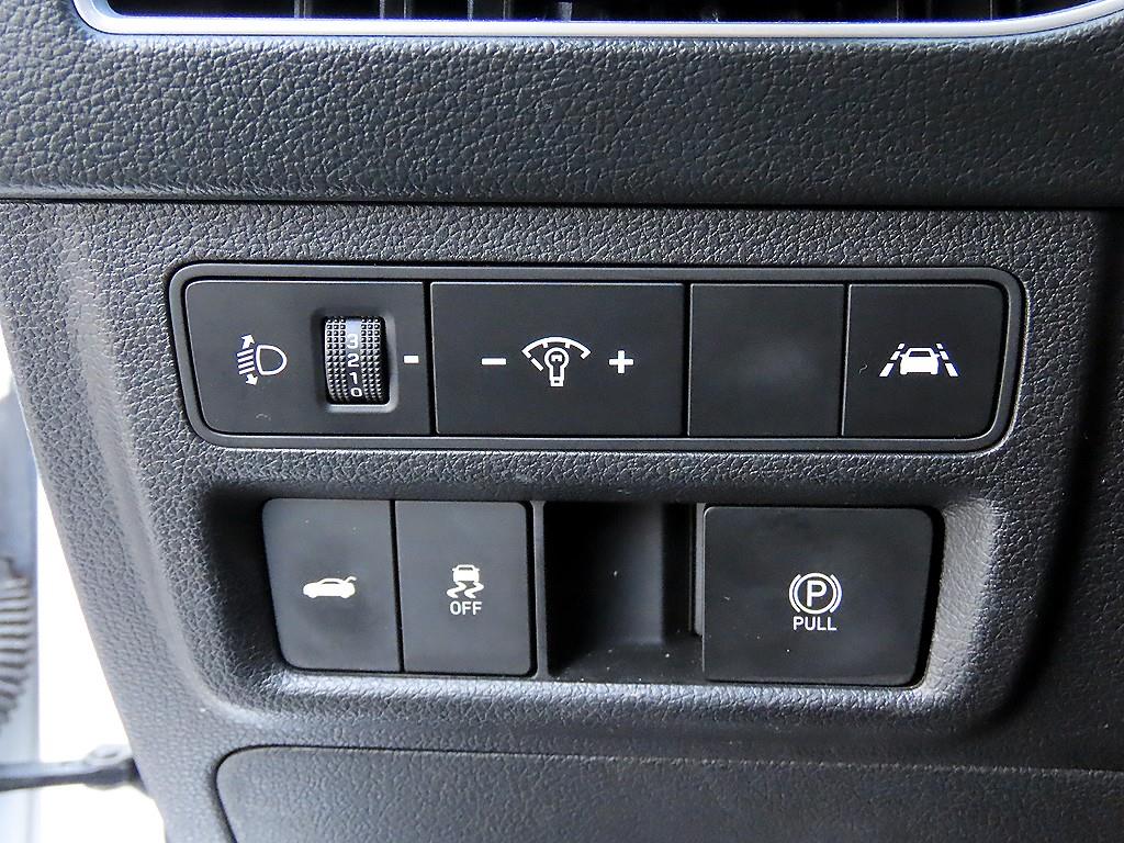 HYUNDAI Sonata - Vista 12