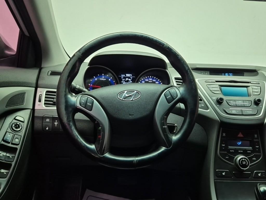 HYUNDAI Avante - Vista 9
