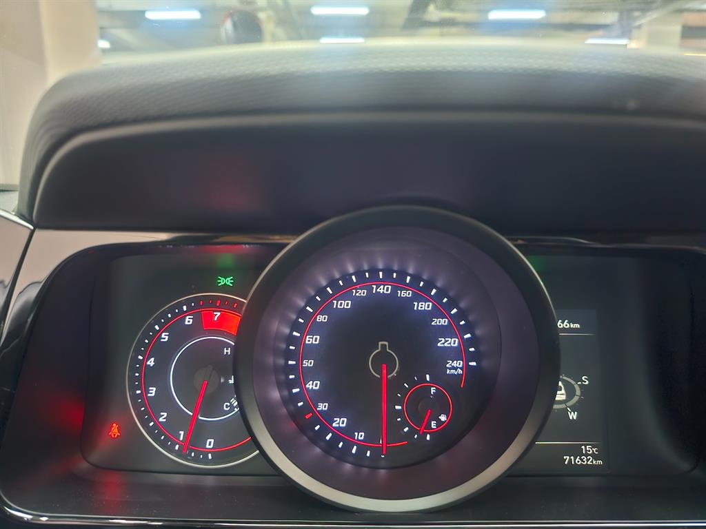 HYUNDAI Avante - Vista 2