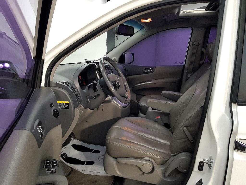 KIA Carnival - Vista 8