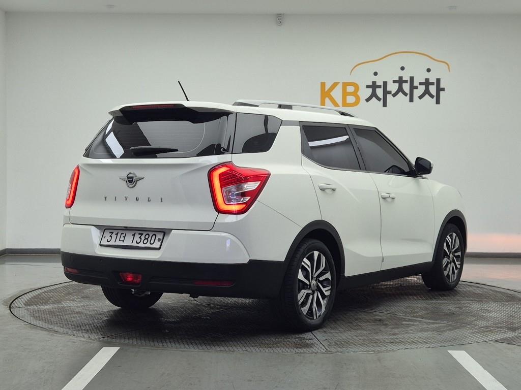 Ssangyong Tivoli - Vista 4