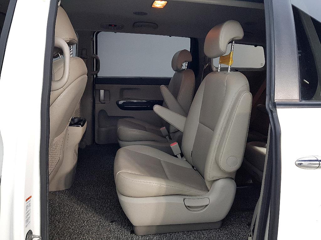 KIA Carnival - Vista 9