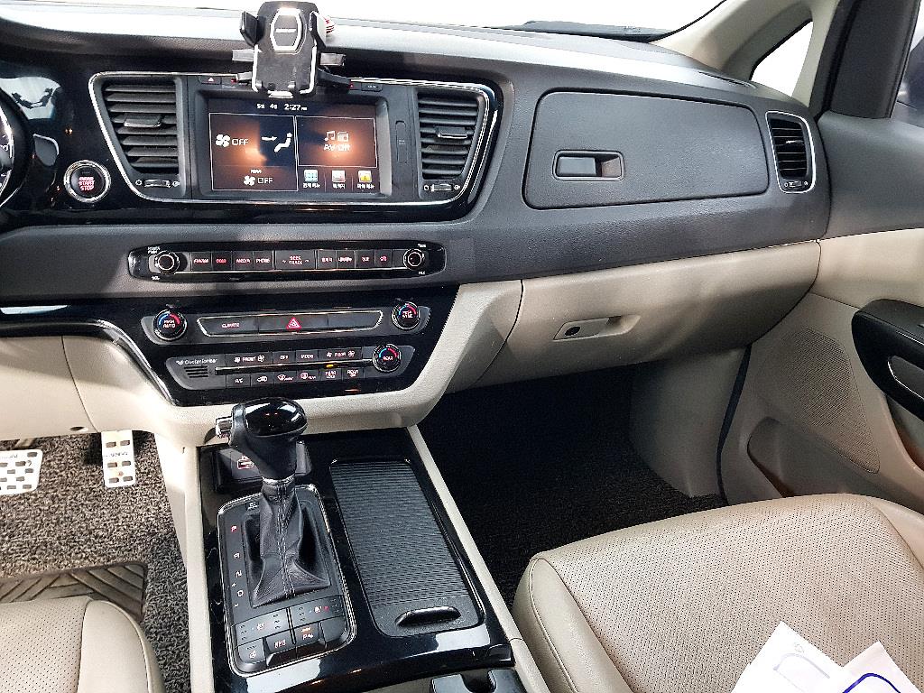 KIA Carnival - Vista 10