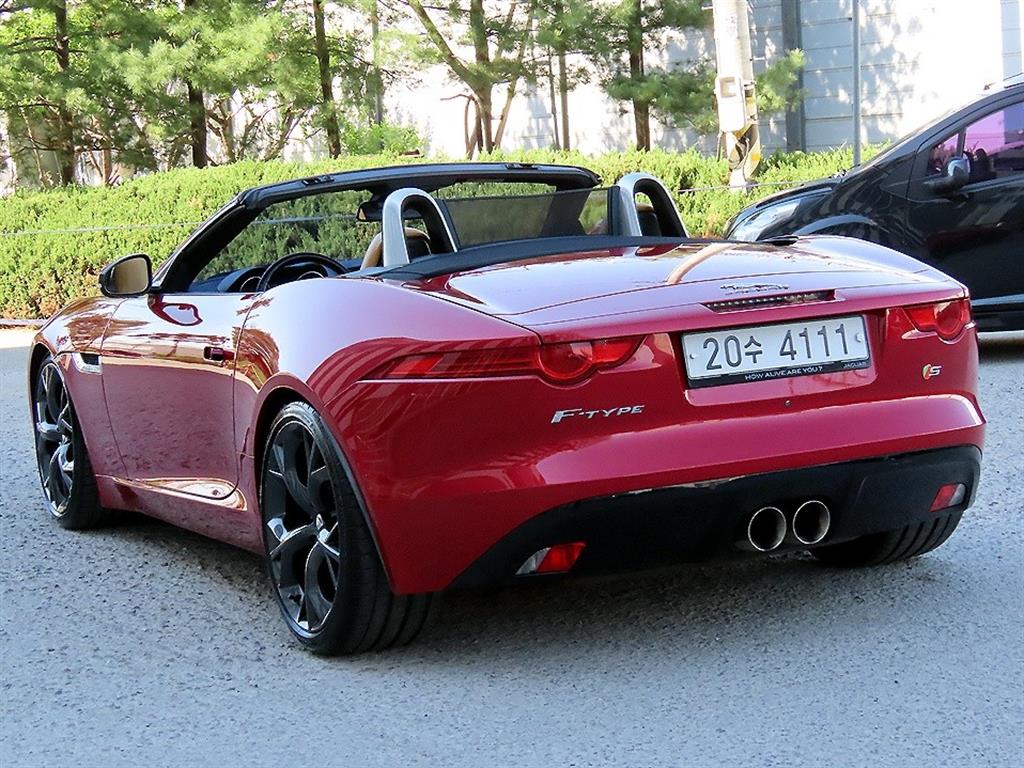 Jaguar F-TYPE - Vista 7