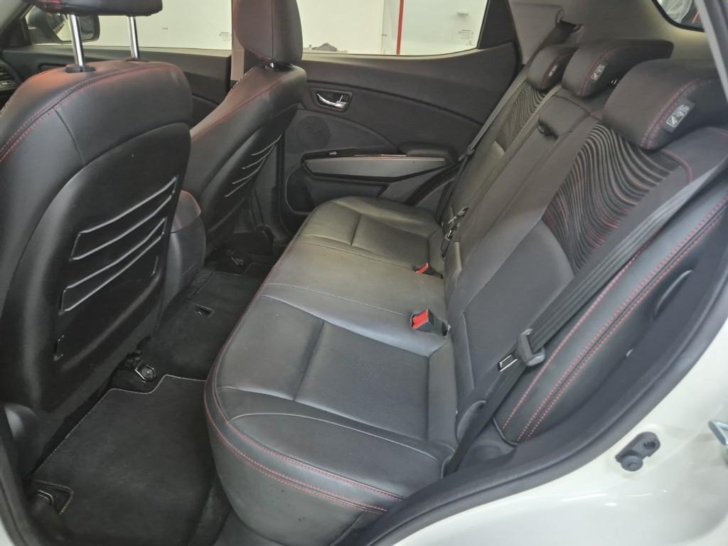 Ssangyong Tivoli - Vista 12