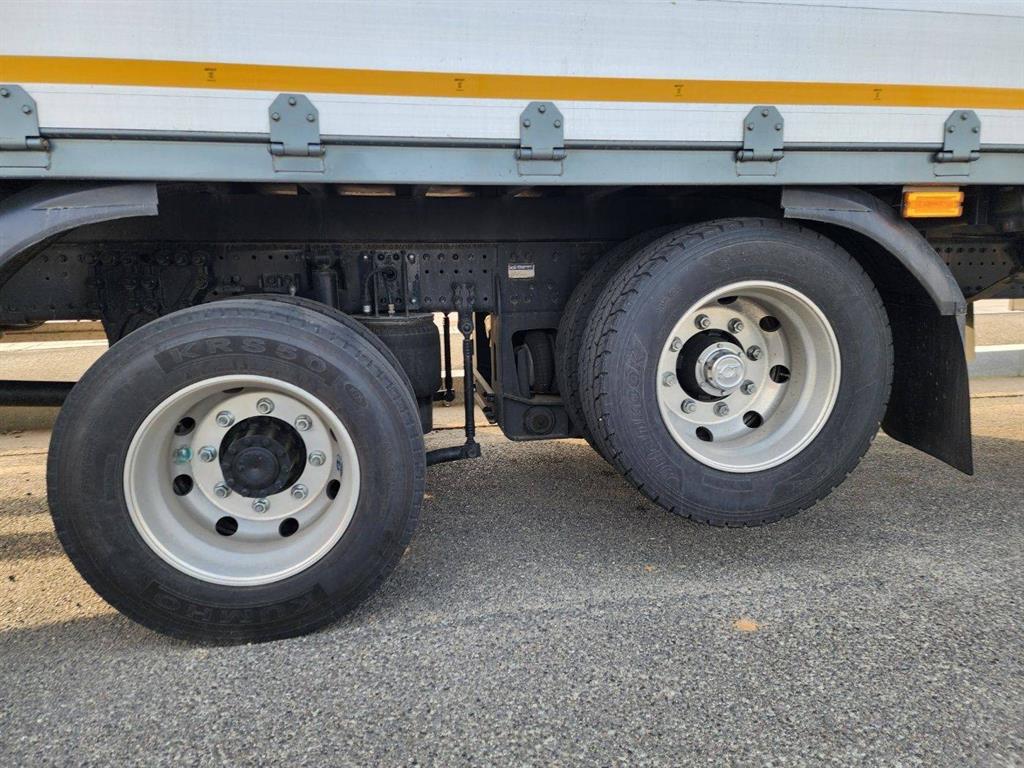 medium and large cargo truck - Vista 4