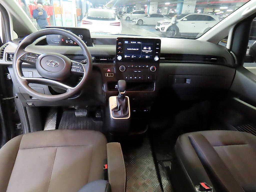 HYUNDAI Staria - Vista 10