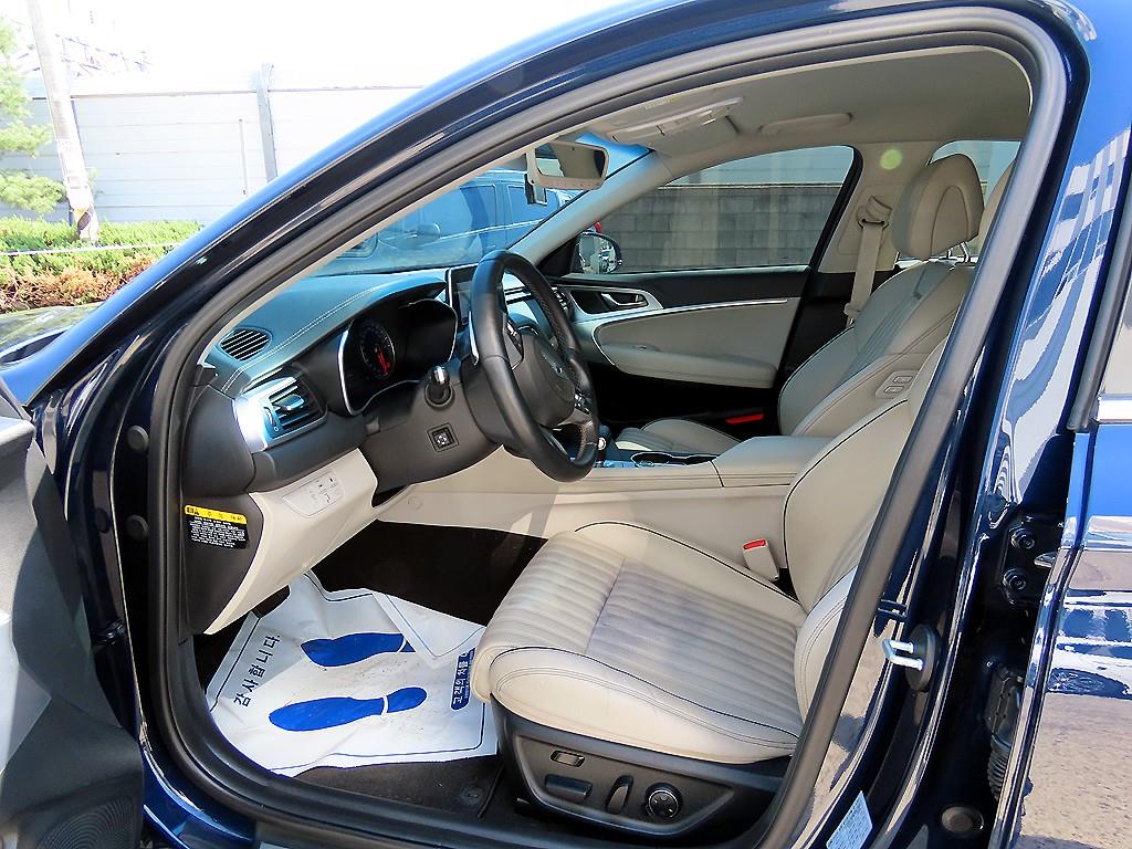Genesis G70 - Vista 5