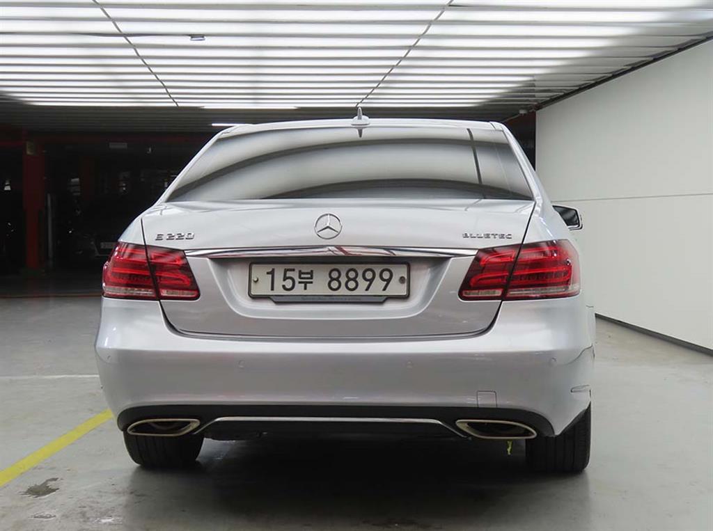 Mercedes Benz E class - Vista 3