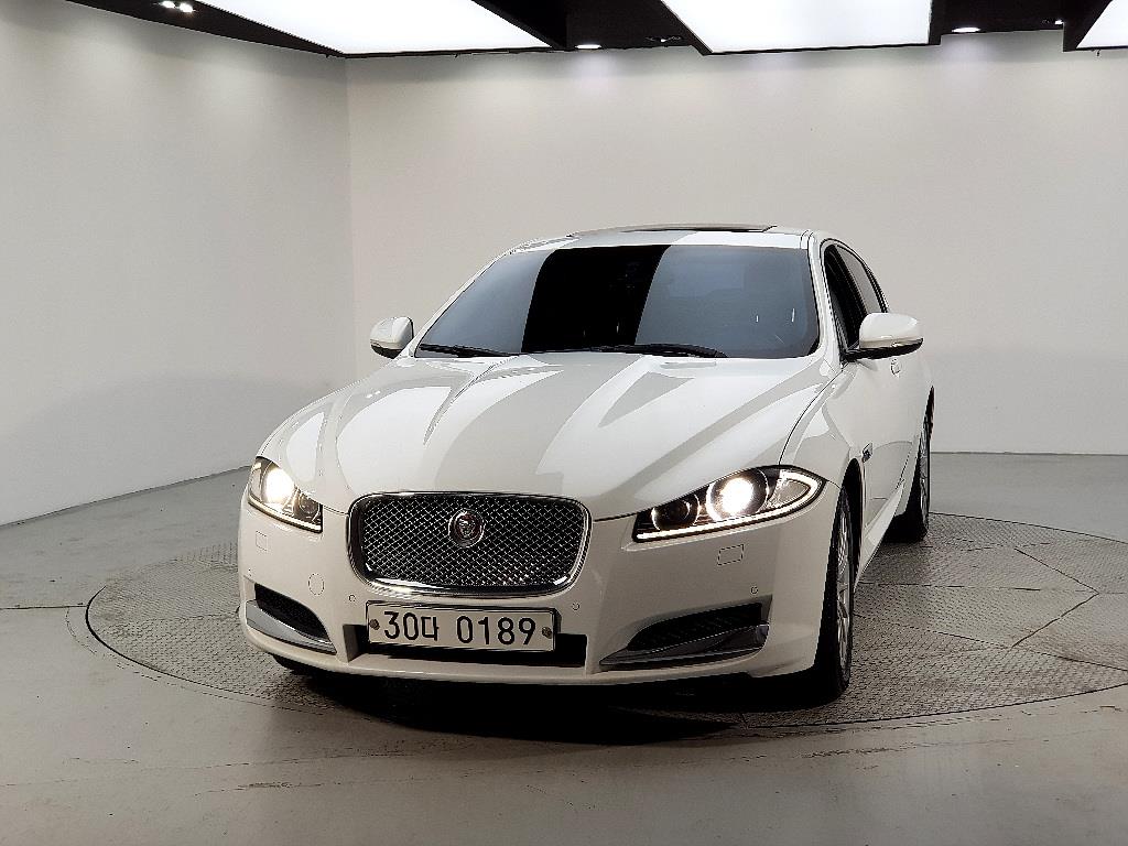 Jaguar XF - Vista 2