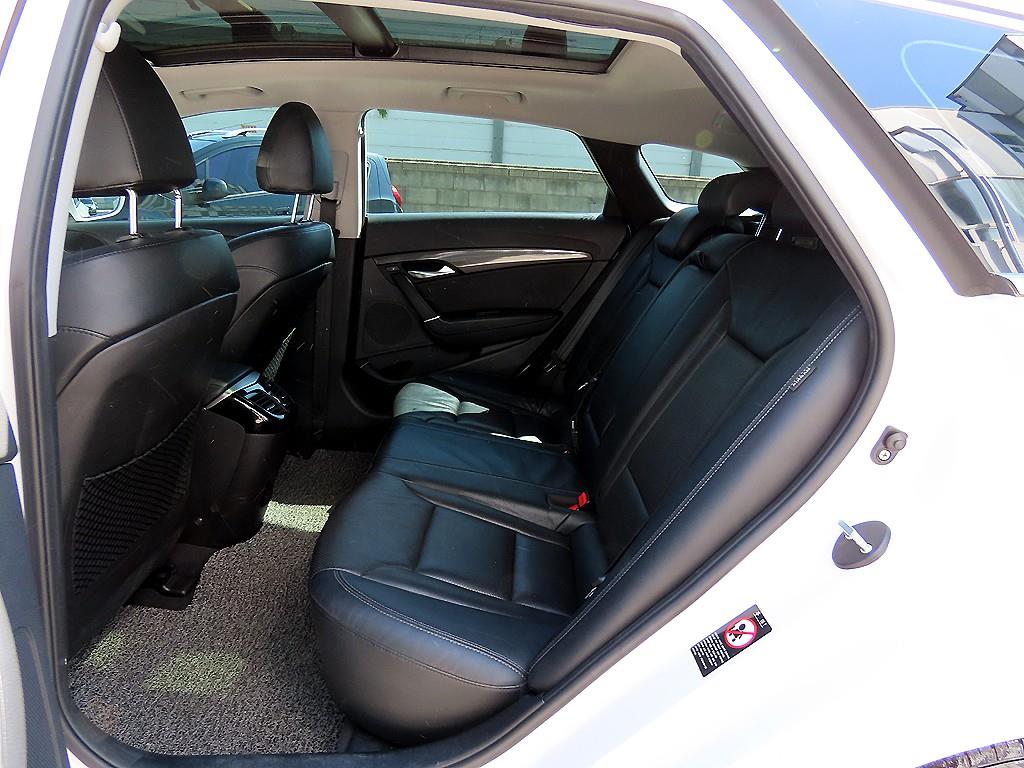 HYUNDAI i40 - Vista 6