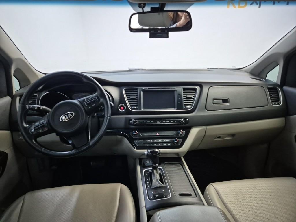 KIA Carnival - Vista 7