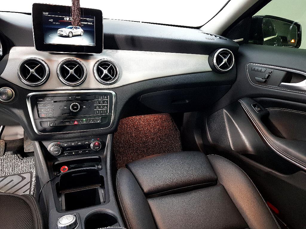 Mercedes Benz GLA Class - Vista 10
