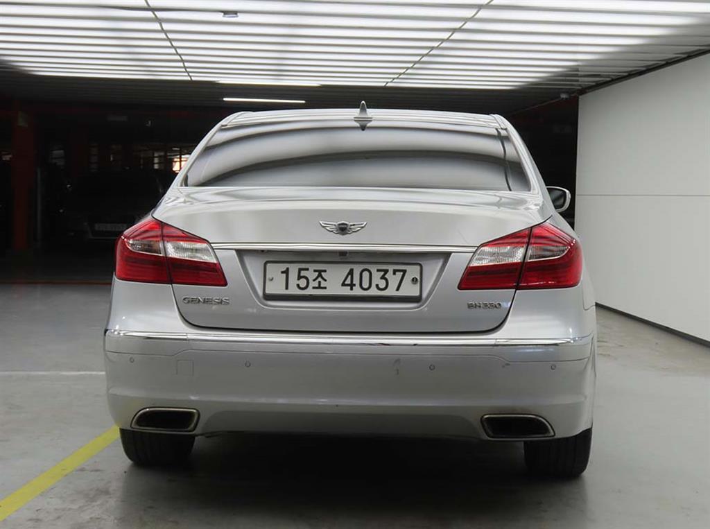 HYUNDAI Genesis - Vista 3