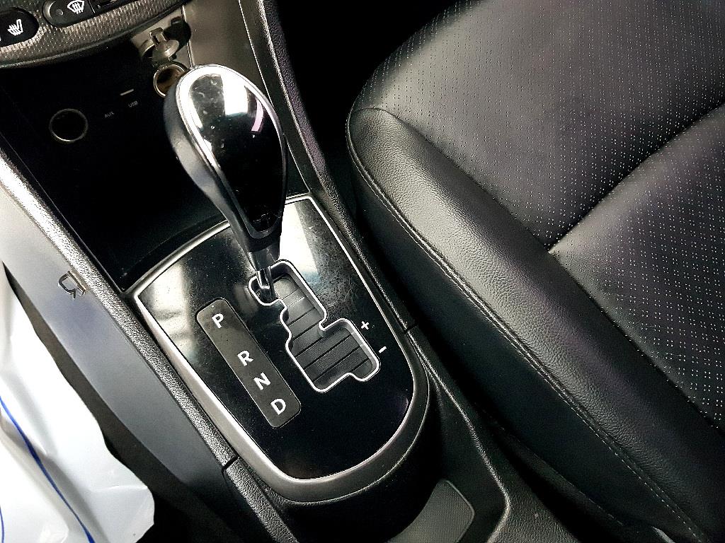 HYUNDAI Accent 2016 Plateado - Importación desde Corea - HF Imports Iquique - Foto 14