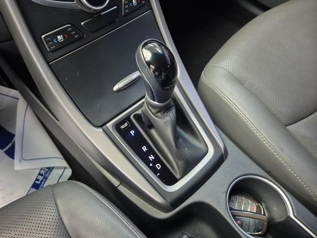 HYUNDAI Avante - Vista 8