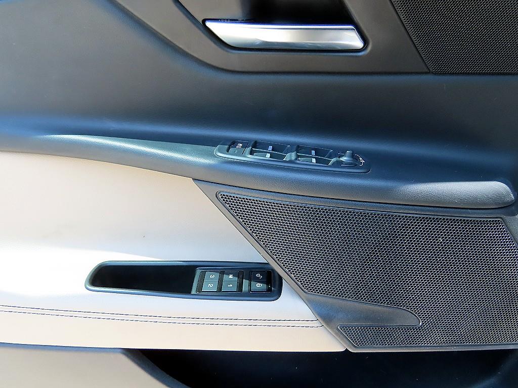 Jaguar XE - Vista 11