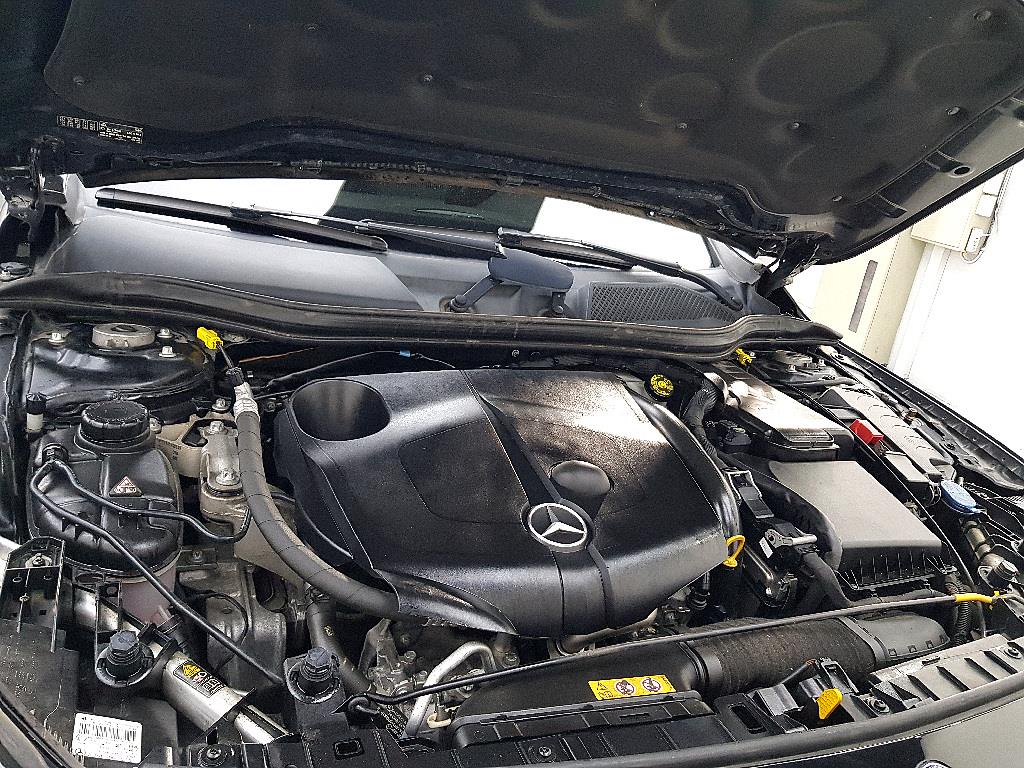 Mercedes Benz GLA Class - Vista 6
