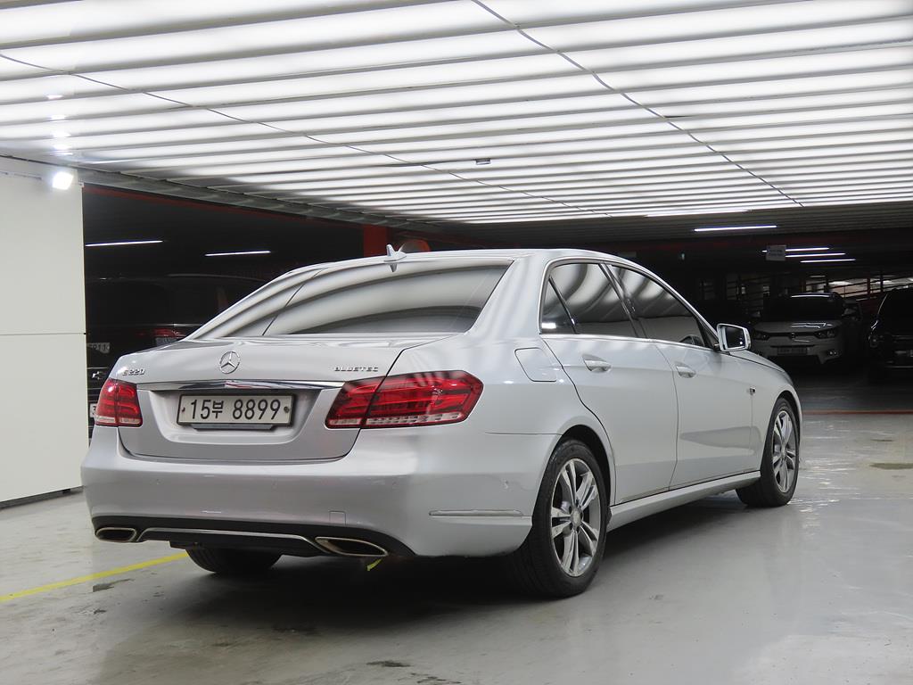 Mercedes Benz E class - Vista 4