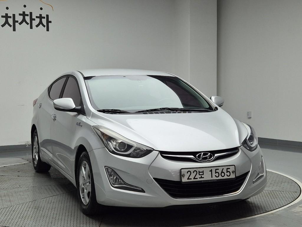 HYUNDAI Avante - Vista 4