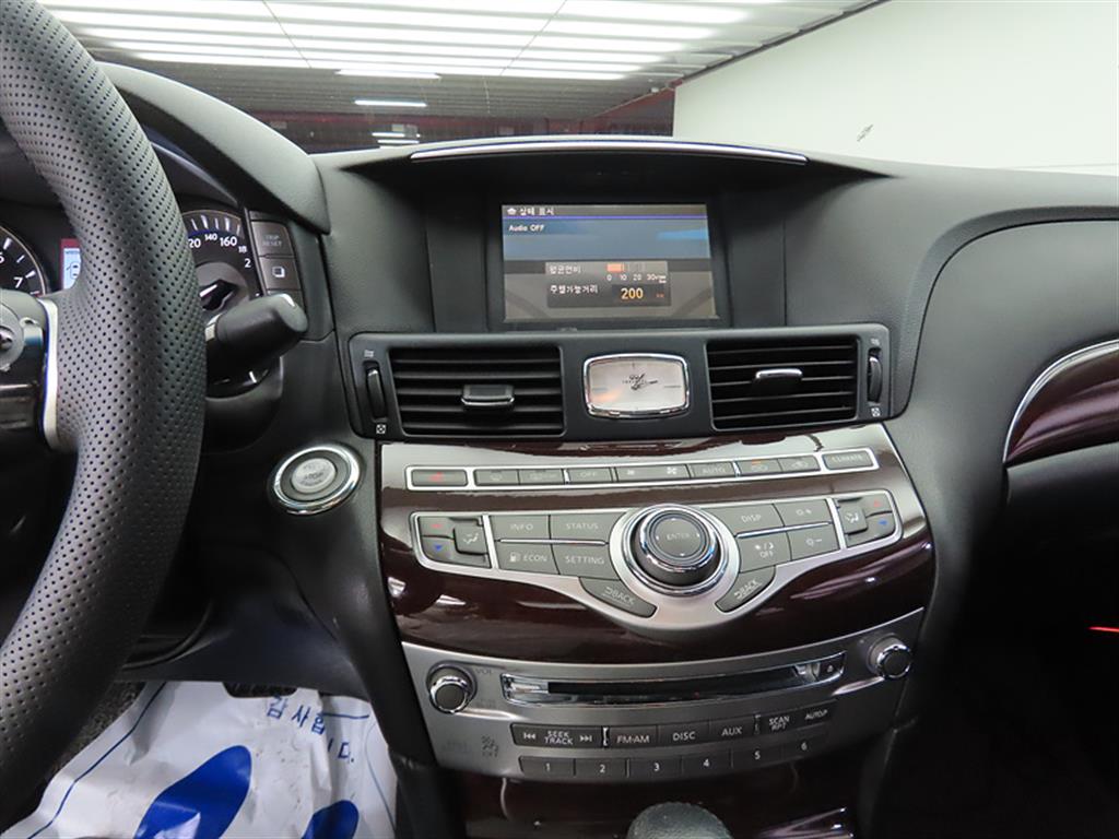 Infiniti M - Vista 12