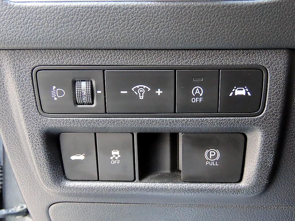 HYUNDAI Sonata - Vista 12