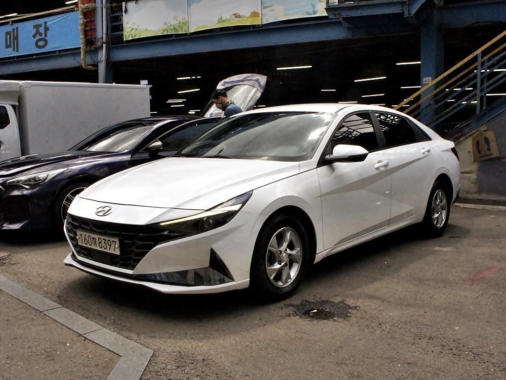 HYUNDAI Avante - Vista 3