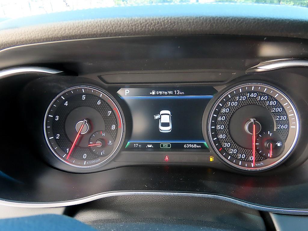 Genesis G70 - Vista 9