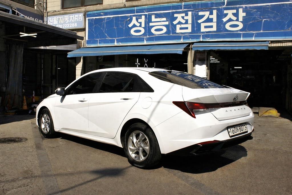 HYUNDAI Avante - Vista 6