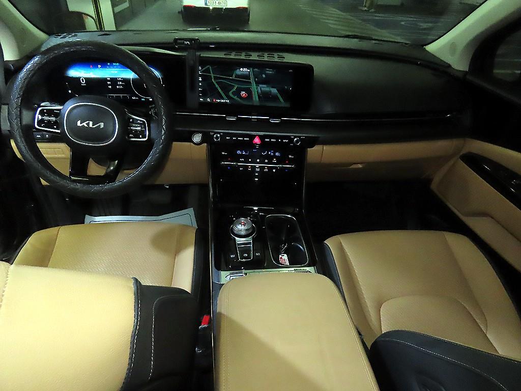 KIA Carnival - Vista 11