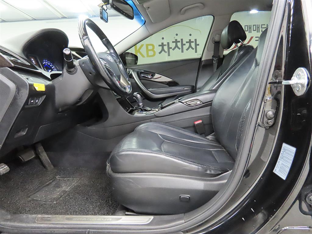HYUNDAI Grandeur - Vista 5