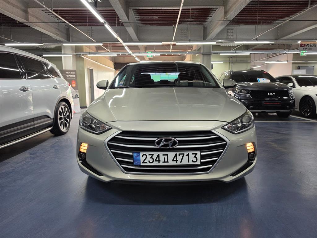 HYUNDAI Avante - Vista 3
