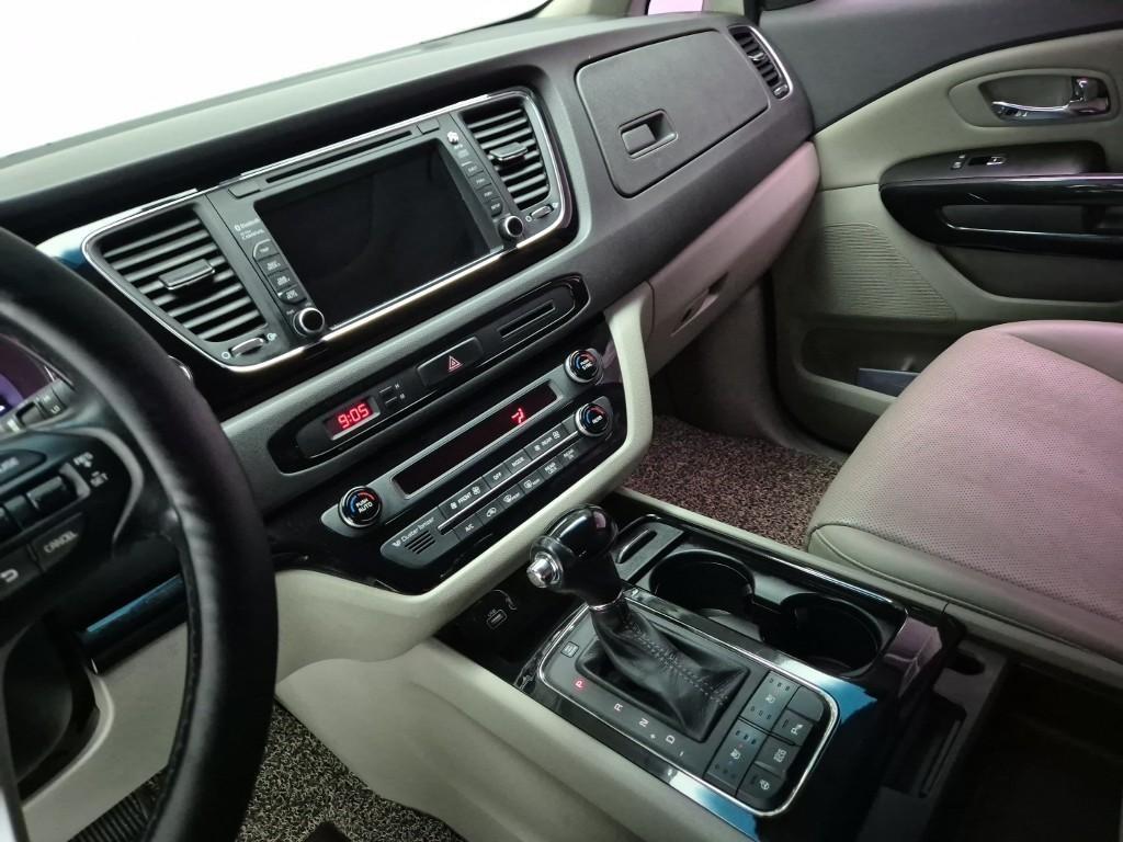 KIA Carnival - Vista 10