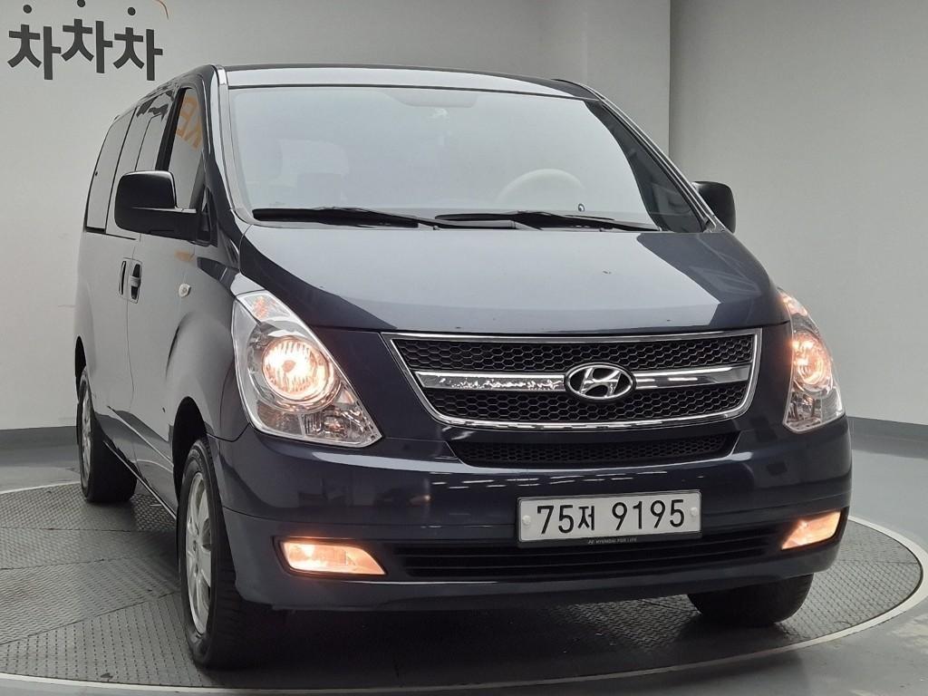 HYUNDAI Starex - Vista 4
