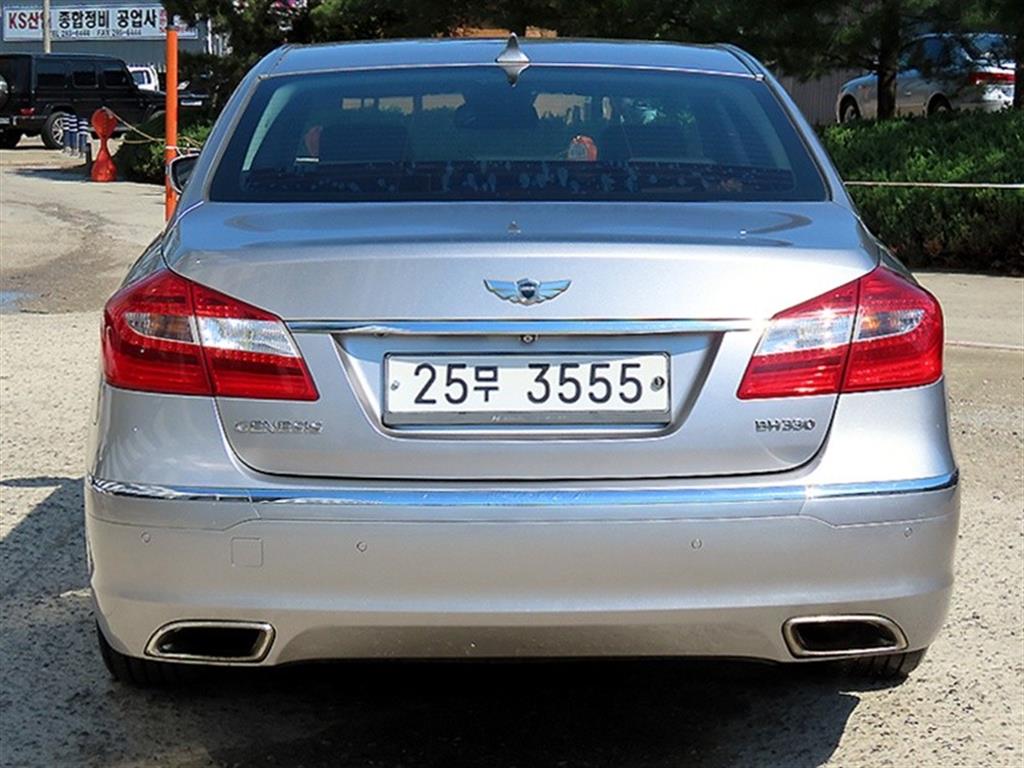 HYUNDAI Genesis - Vista 4