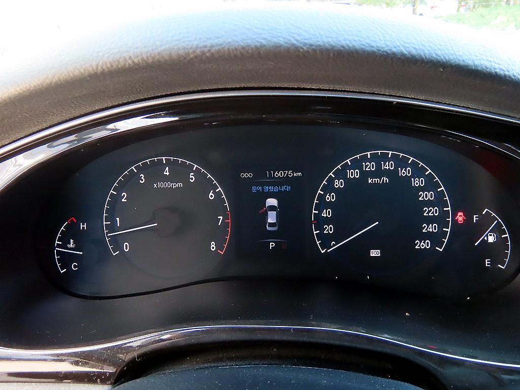 HYUNDAI Genesis - Vista 9