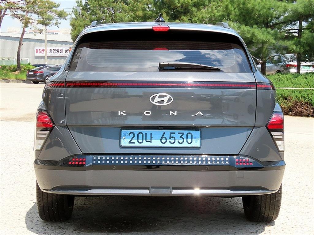 HYUNDAI Kona - Vista 4