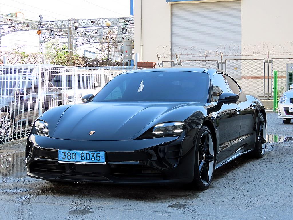 Porsche Taycan - Vista 2