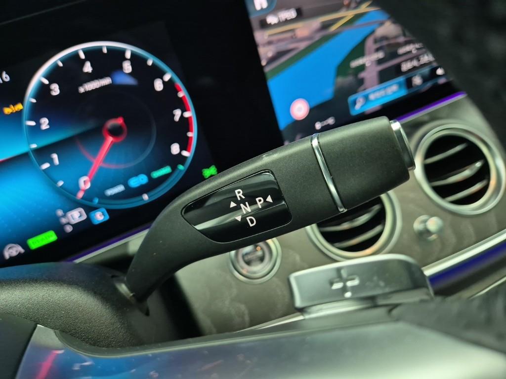 Mercedes Benz E class - Vista 8
