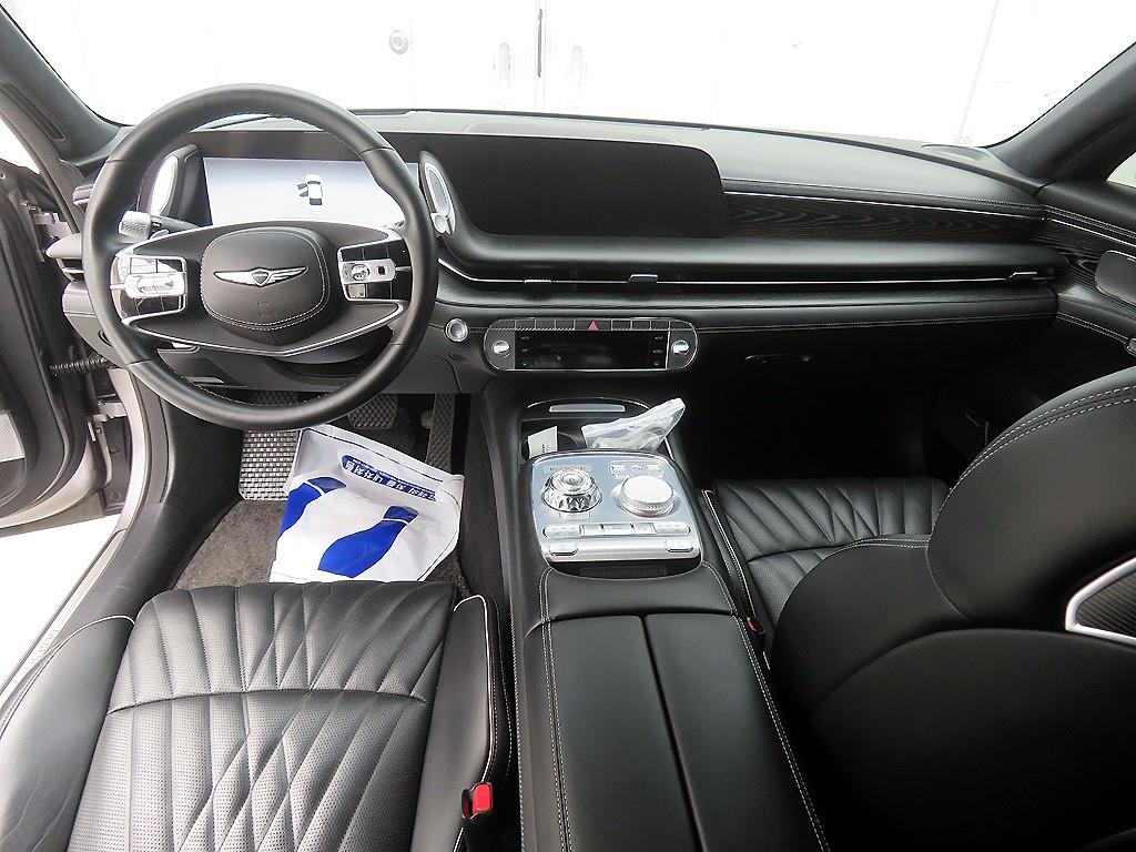 Genesis G90 - Vista 9