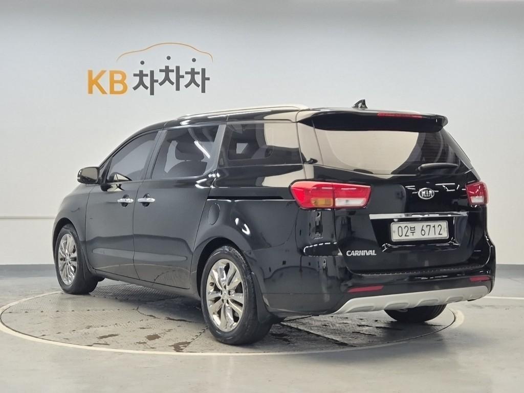 KIA Carnival - Vista 4