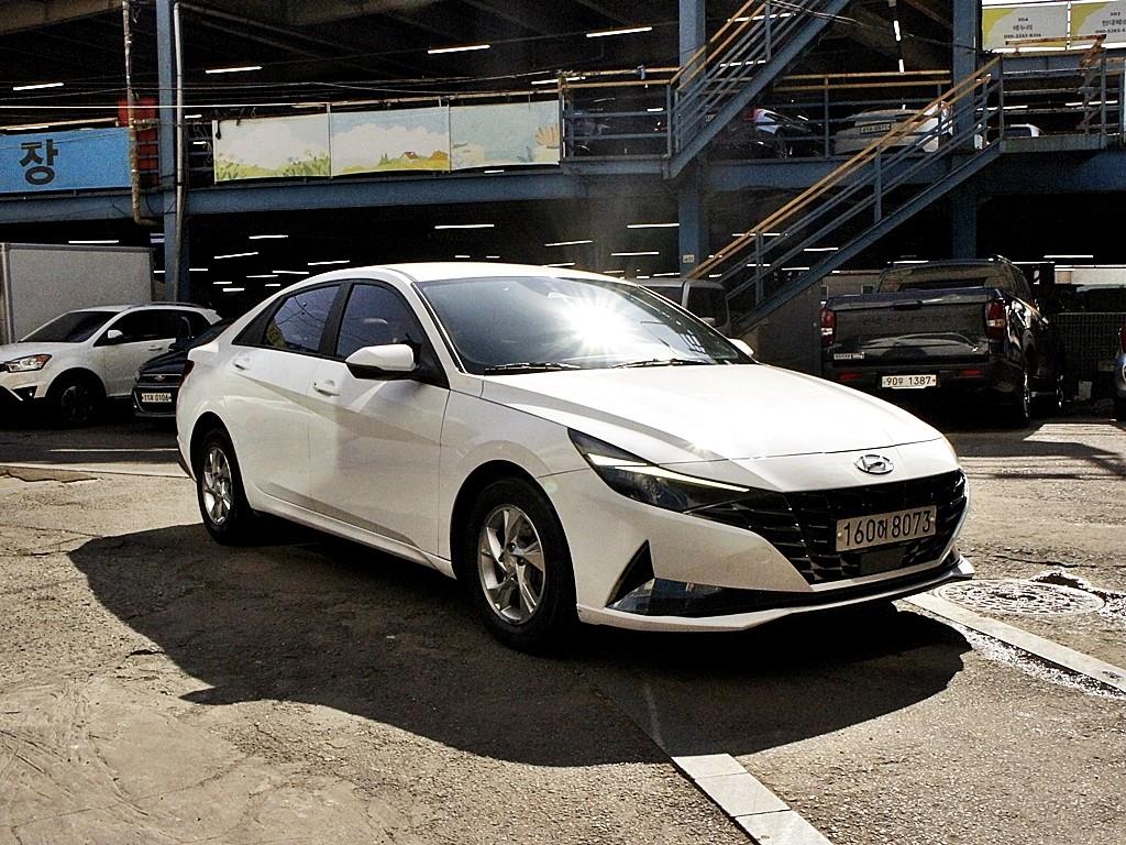HYUNDAI Avante - Vista 3