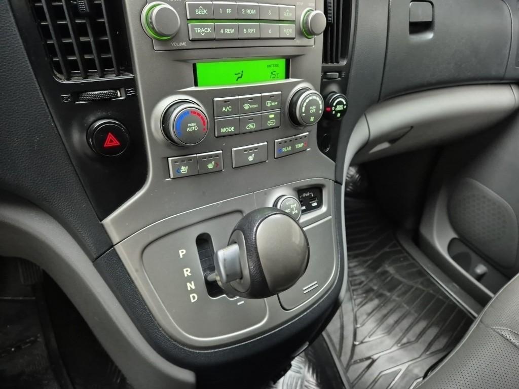 HYUNDAI Starex - Vista 8