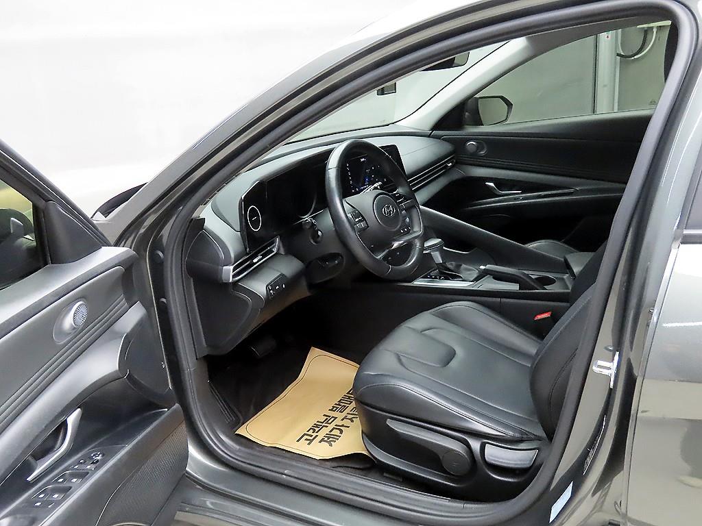HYUNDAI Avante - Vista 5