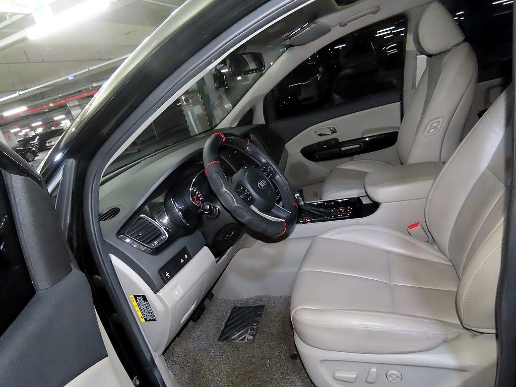 KIA Carnival - Vista 6