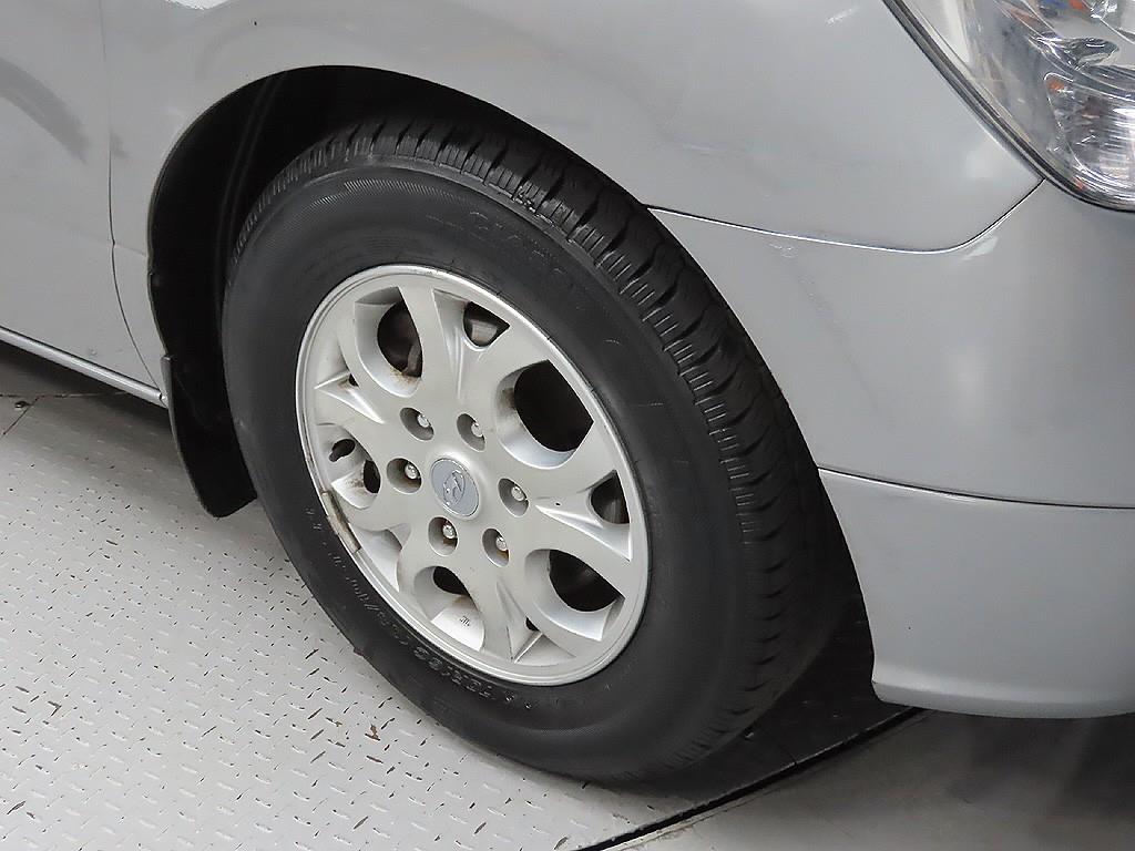 HYUNDAI Starex - Vista 9