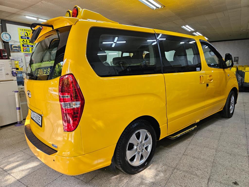 HYUNDAI Starex - Vista 4
