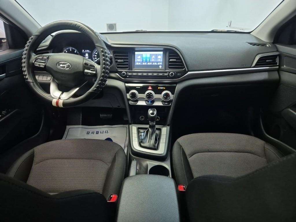 HYUNDAI Avante - Vista 7
