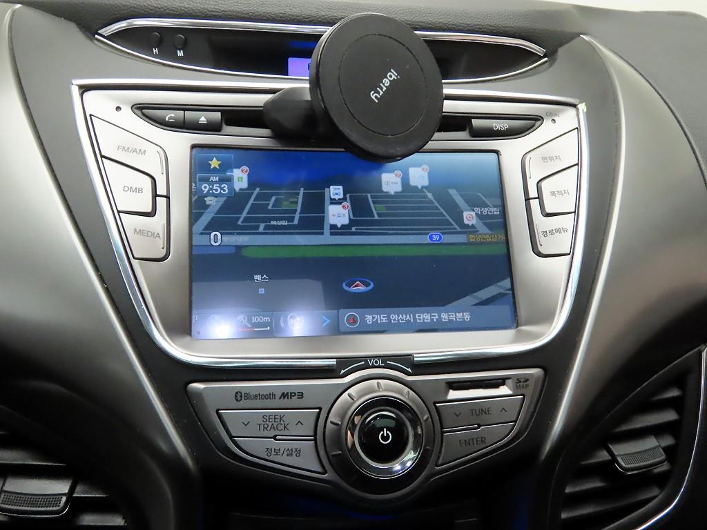 HYUNDAI Avante - Vista 8